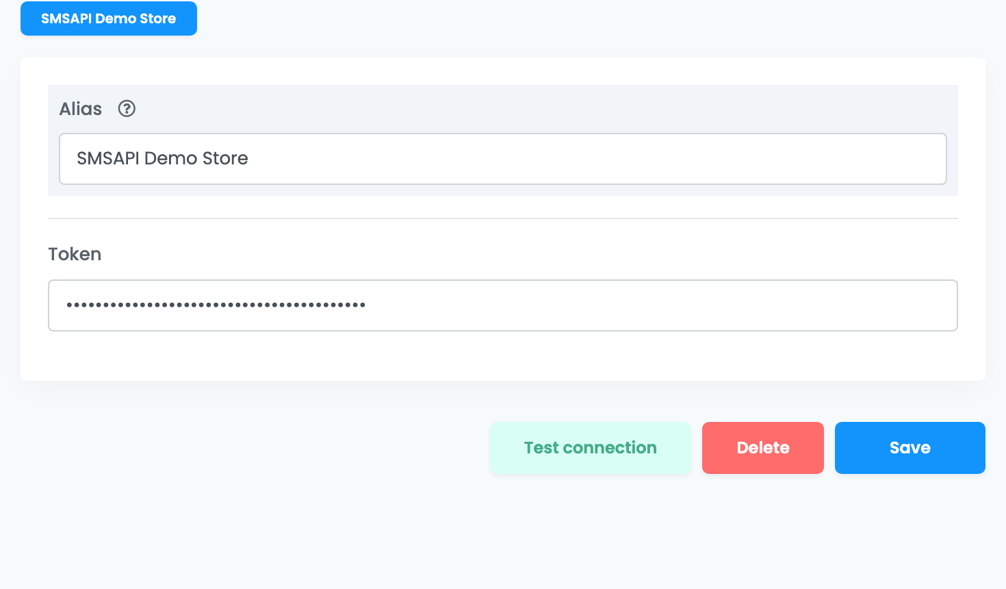 Die Verbindung SMSAPI Rumänien: Alias „SMSAPI Demo Store“ und der maskierte Token, mit den Schaltflächen Test connection, Delete und Save.