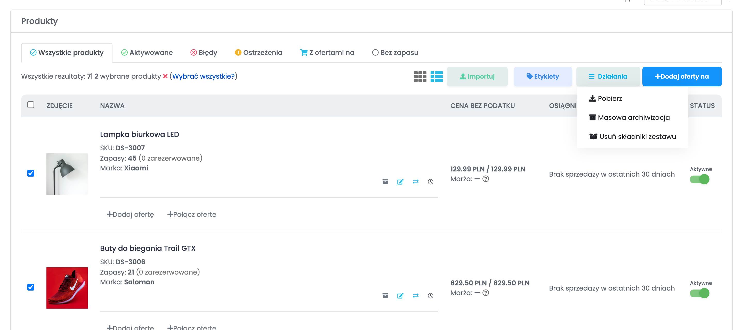 Lista produktów sklepu Sklep Demo w easySales z dwoma zaznaczonymi produktami i menu Działania otwartym na Masowa archiwizacja.