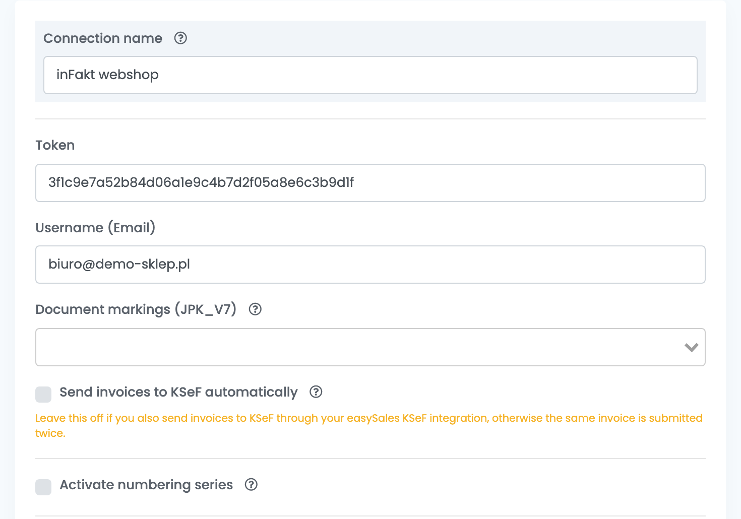 Az inFakt-kapcsolat: Connection name inFakt webshop, Token, Username (Email) biuro@demo-sklep.pl, Document markings (JPK_V7), Send invoices to KSeF automatically a figyelmeztetésével és Activate numbering series.