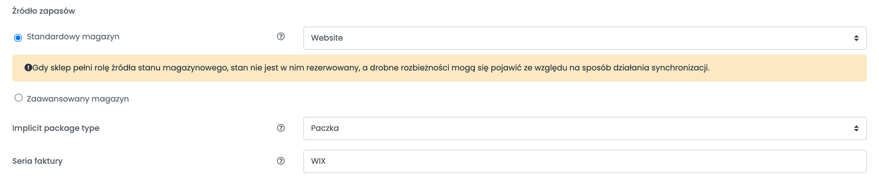 Źródło zapasów sklepu Wix ustawione na Standardowy magazyn z Website jako źródłem, ostrzeżenie, że w sklepie nie jest rezerwowany stan, Implicit package type i Seria faktury.